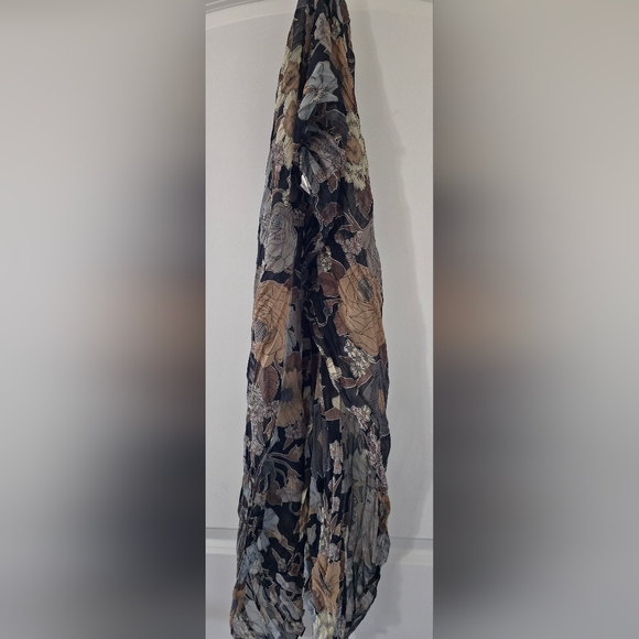 Stunning lightweight scarf, perfect colors for Fall. - Picture 1 of 4